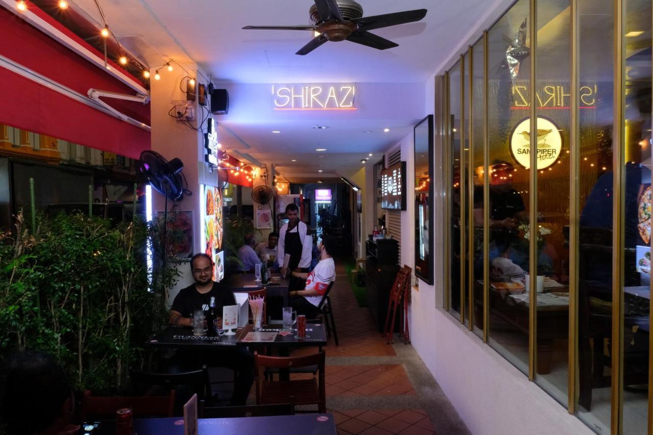 Single Sharing Room And Short Hours Stay At Sandpiper Hotel Singapore Exteriör bild