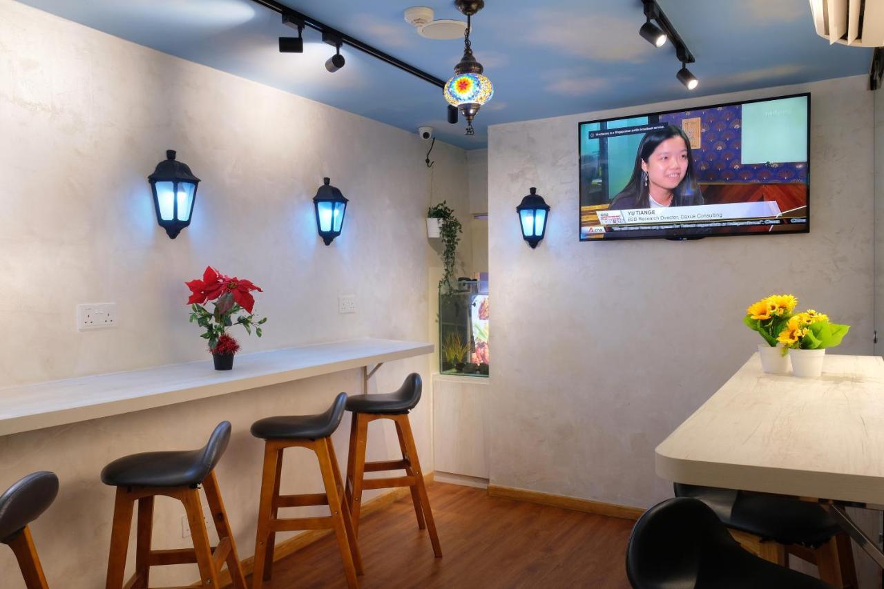 Single Sharing Room And Short Hours Stay At Sandpiper Hotel Singapore Exteriör bild