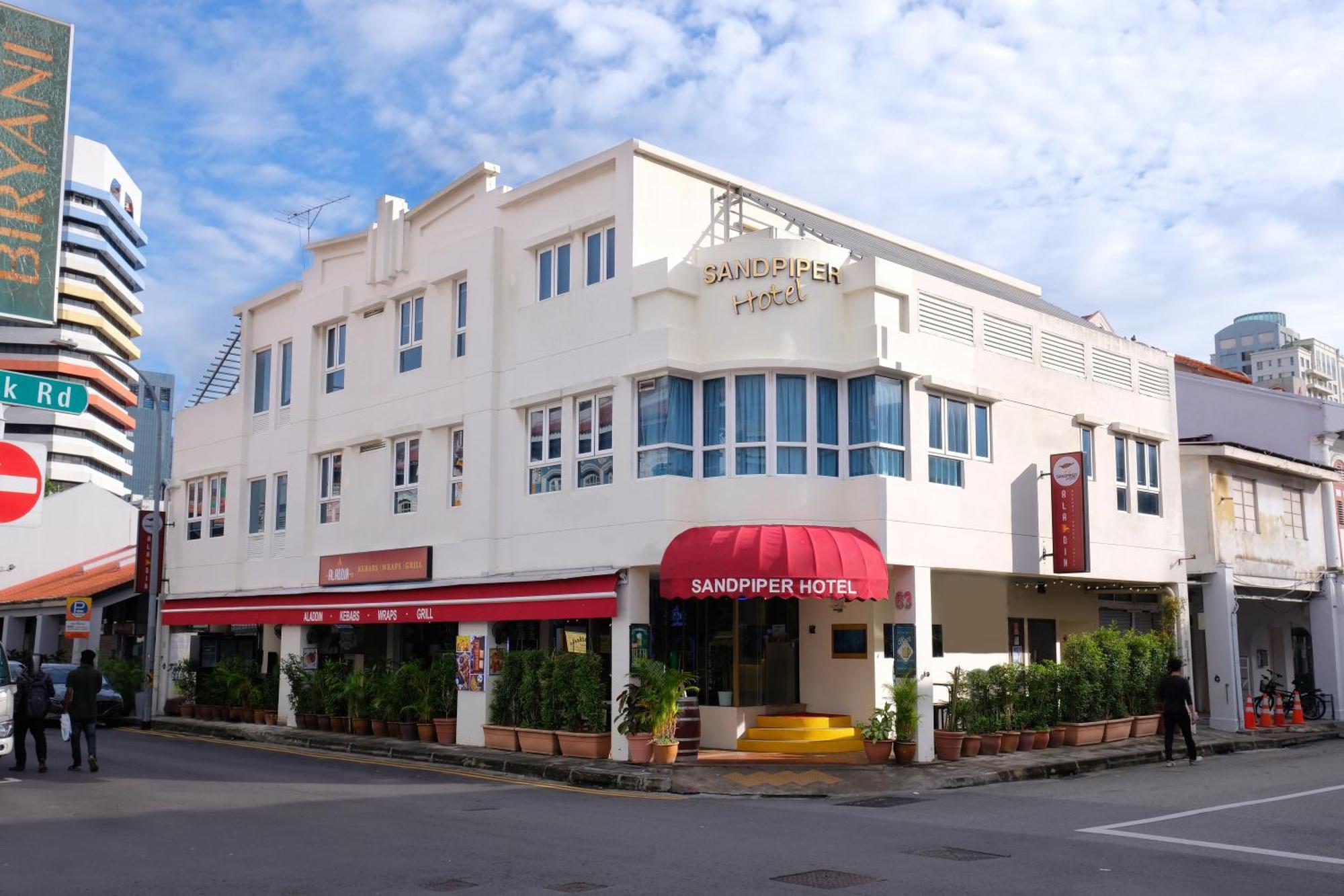 Single Sharing Room And Short Hours Stay At Sandpiper Hotel Singapore Exteriör bild